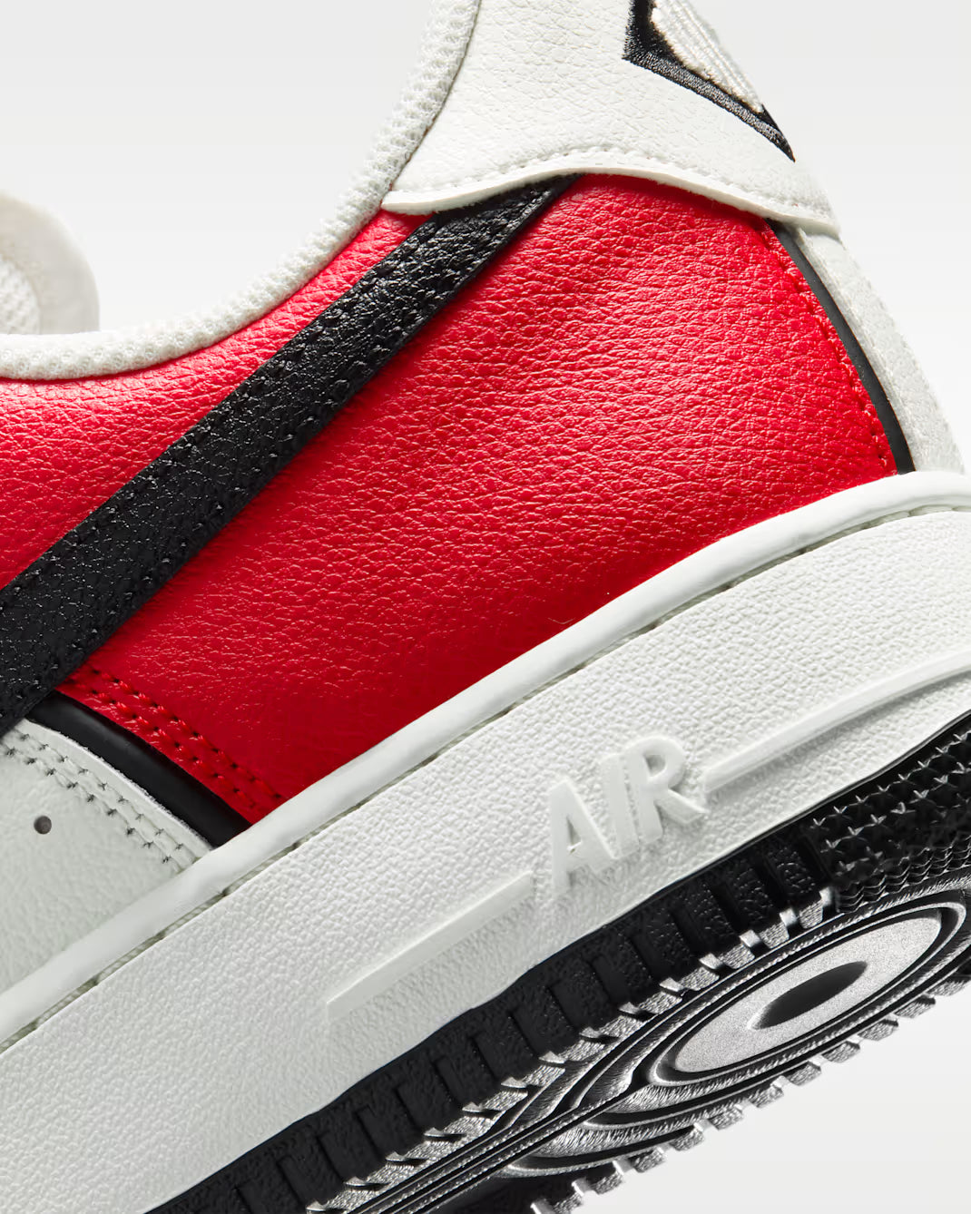 Nike Air Force 1 '07 LV8 Sport IM5752-600