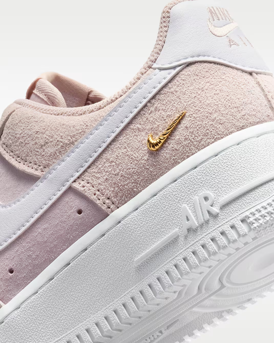 Nike Wmns Air Force 1 '07 Low SE IQ9964-600