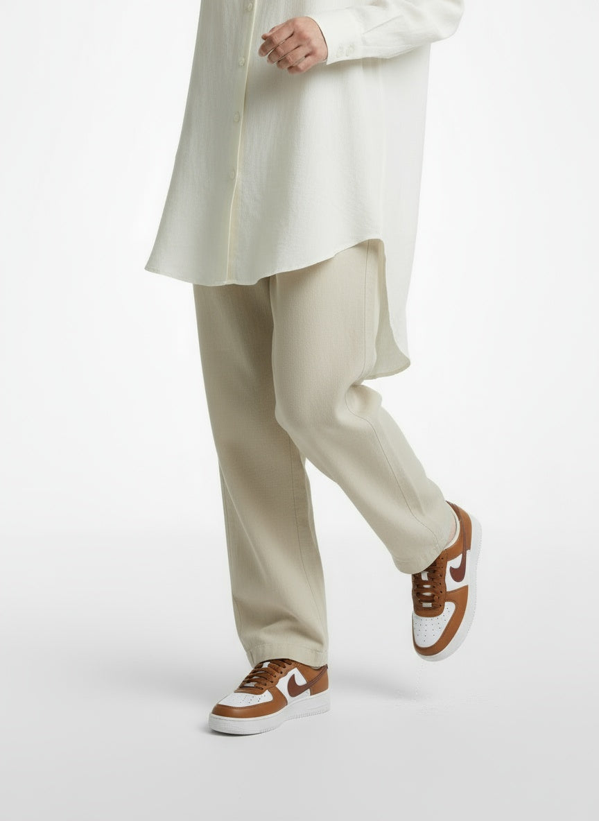 Walking motion of the model wearing Nike Wmns Air Force 1 '07 IM6364-200