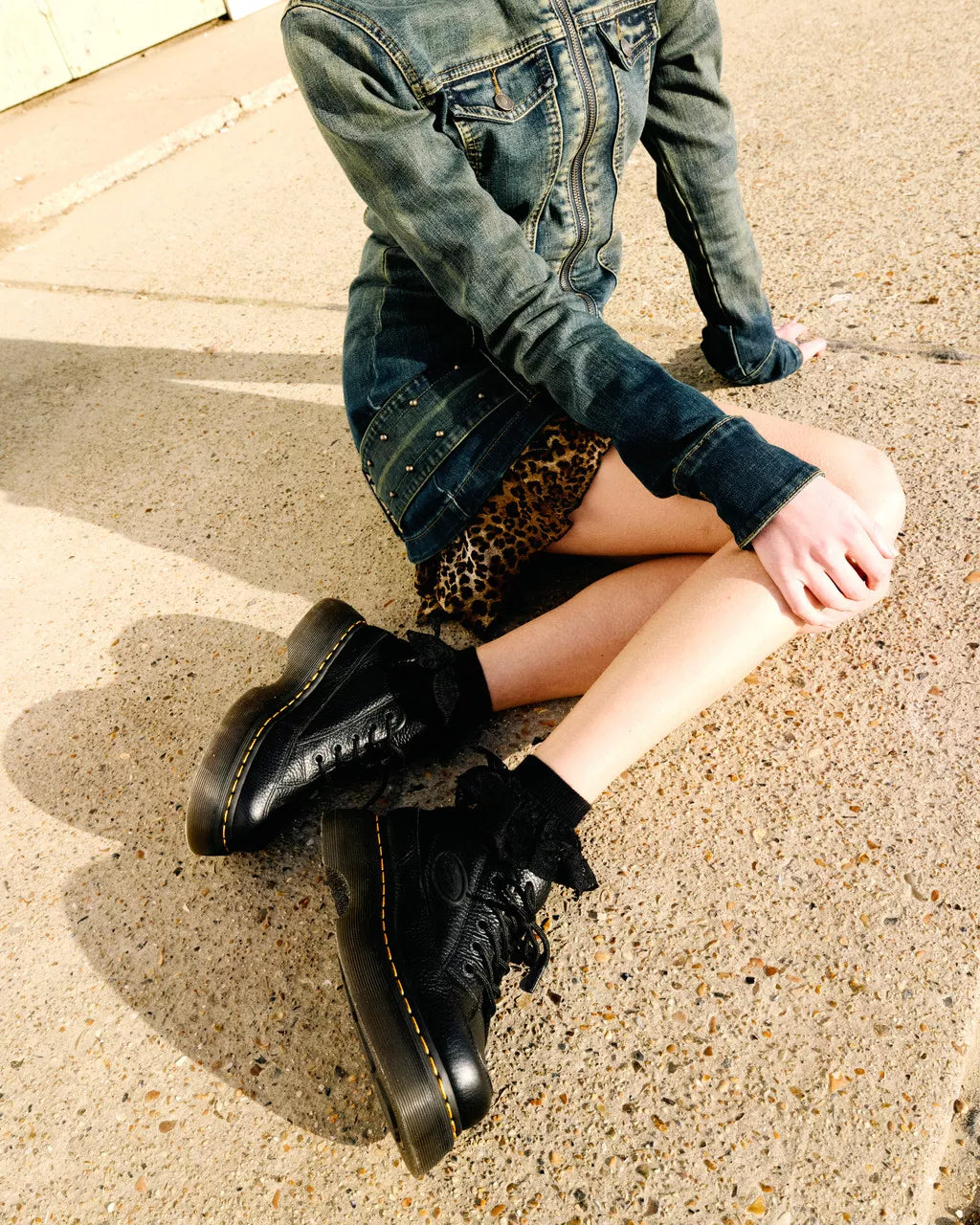 Dr. Martens Buzz 5 Eye Black Milled Nappa 41060001