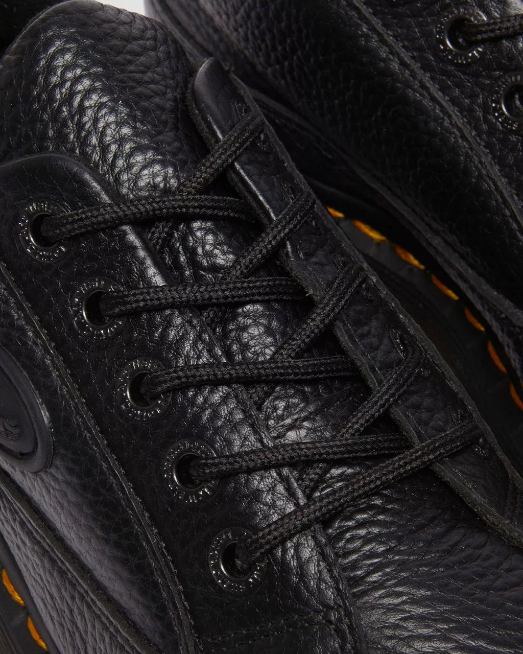 Dr. Martens Buzz 5 Eye Black Milled Nappa 41060001