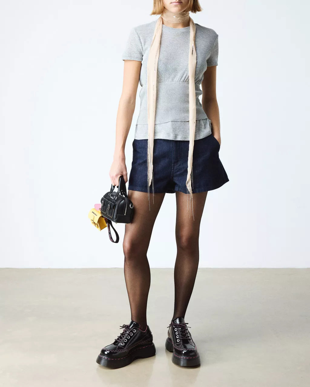 Dr. Martens Buzz 5 Eye Black Distressed Patent 42112001