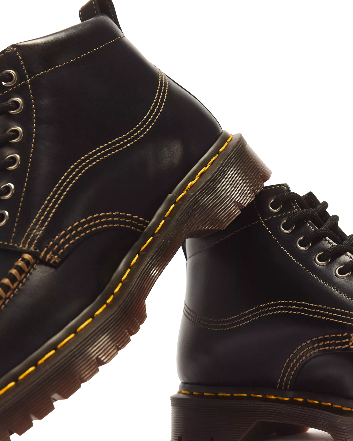 Dr. Martens Lowell Chukka Black Orleans 42706001