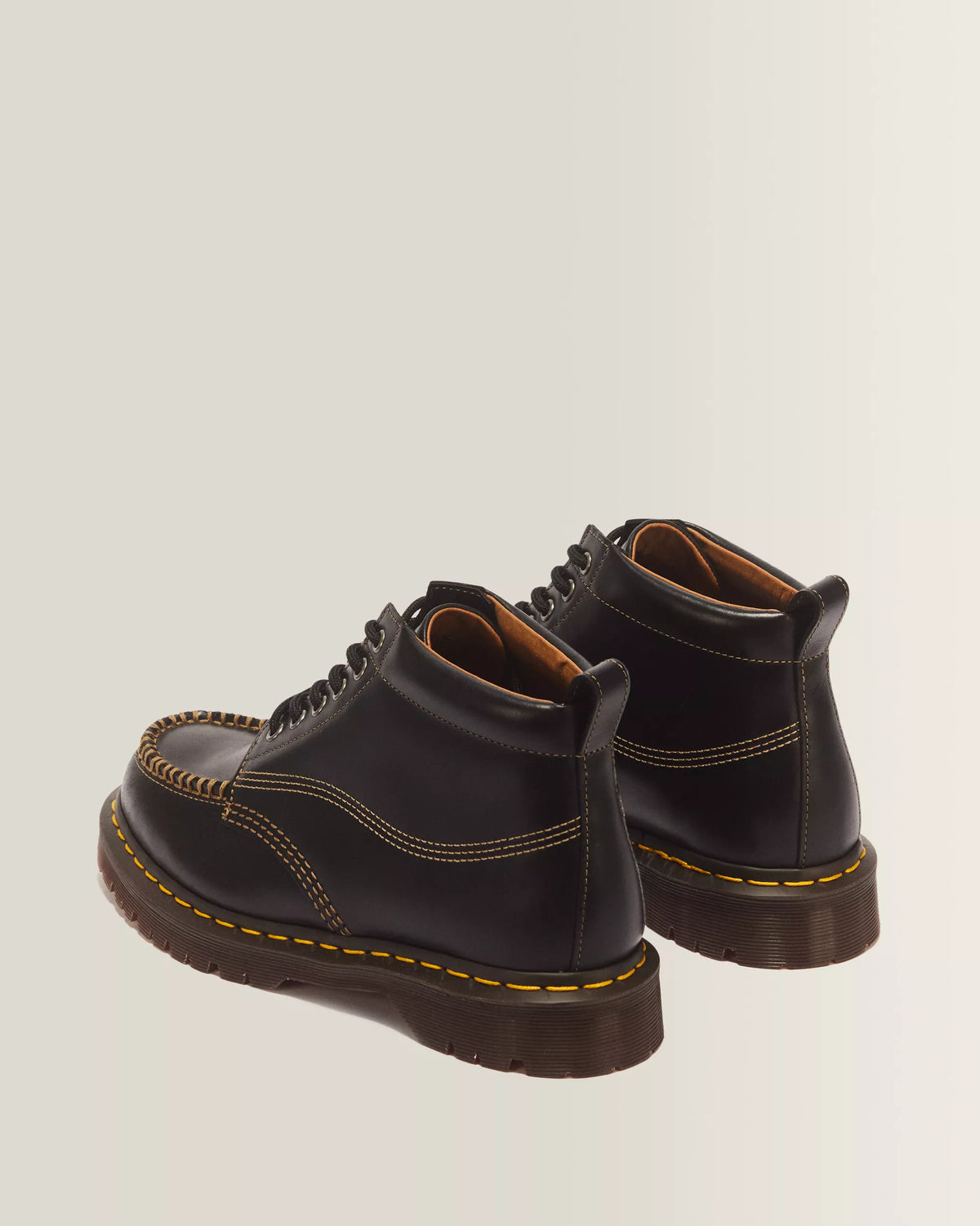 Dr. Martens Lowell Chukka Black Orleans 42706001