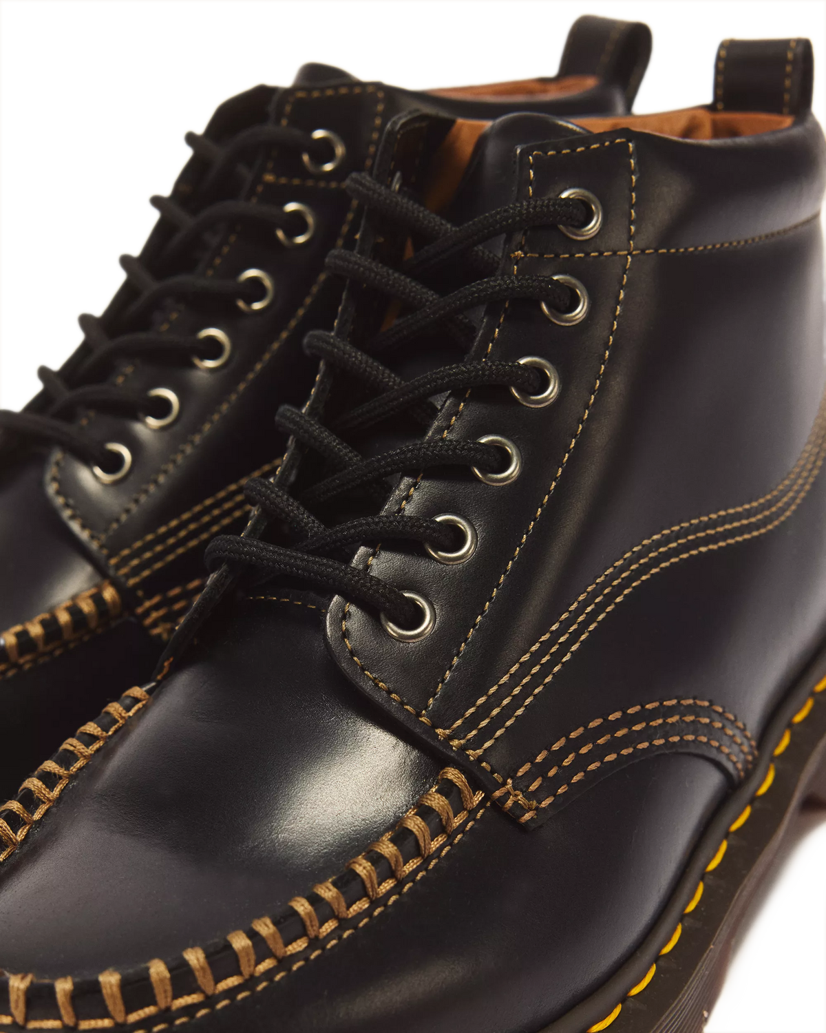Dr. Martens Lowell Chukka Black Orleans 42706001
