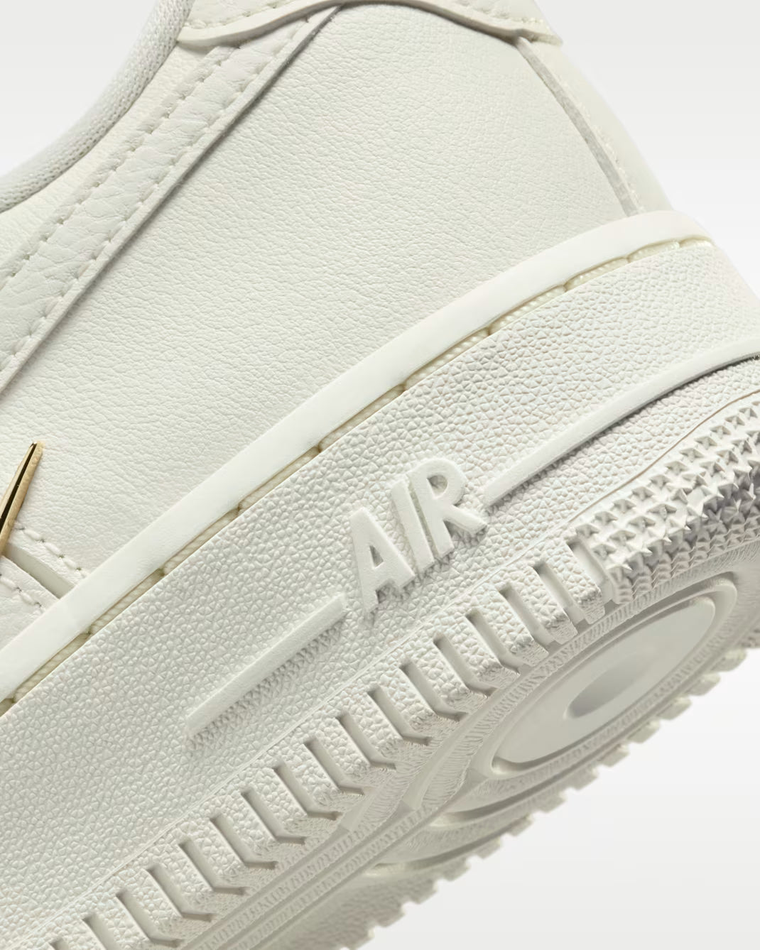 Nike Wmns Air Force 1 '07 LX FV3654-111