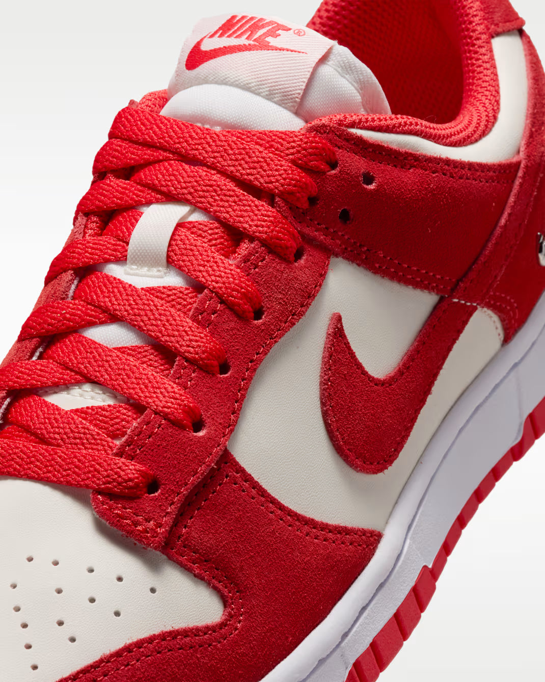 nike-wmns-dunk-low-se-io4244-103
