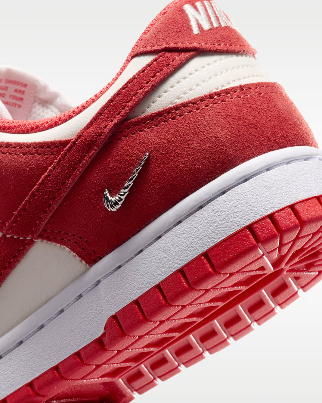 nike-wmns-dunk-low-se-io4244-103