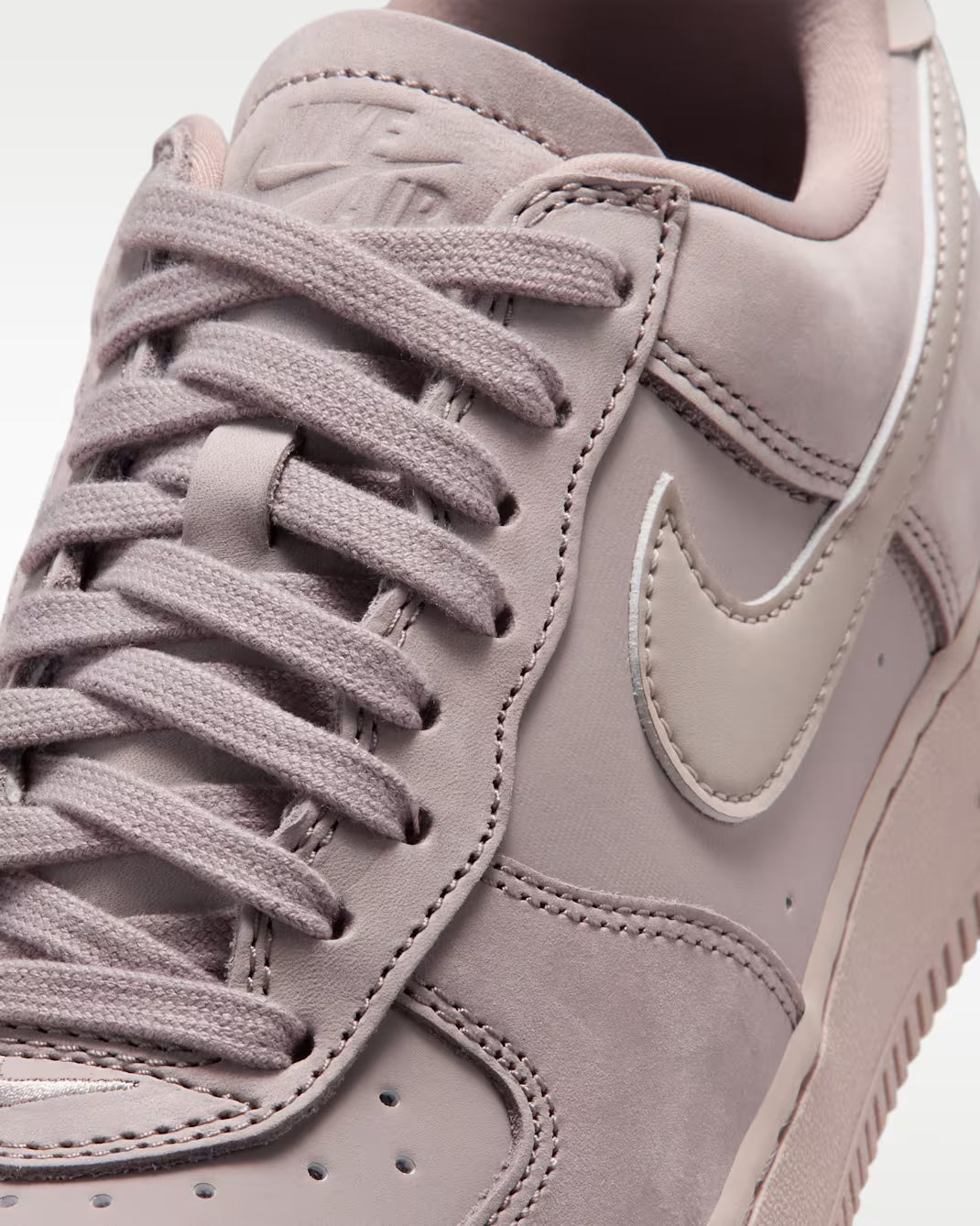 Nike Wmns Air Force 1 Retro PRM ESS IQ9722-200