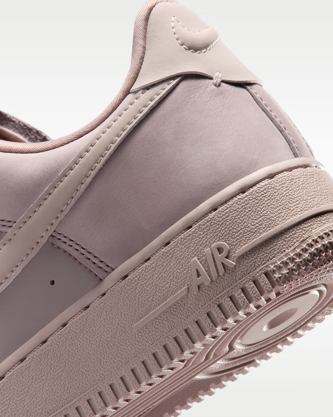 Nike Wmns Air Force 1 Retro PRM ESS IQ9722-200