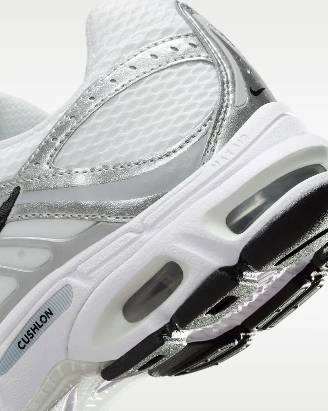 Nike W Air Max Moto 2K HQ2056-103