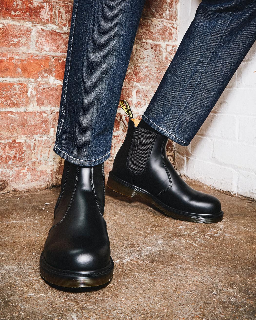 Dr. Martens 2976 Chelsea Black Vintage Smooth 11853001 SNKRS