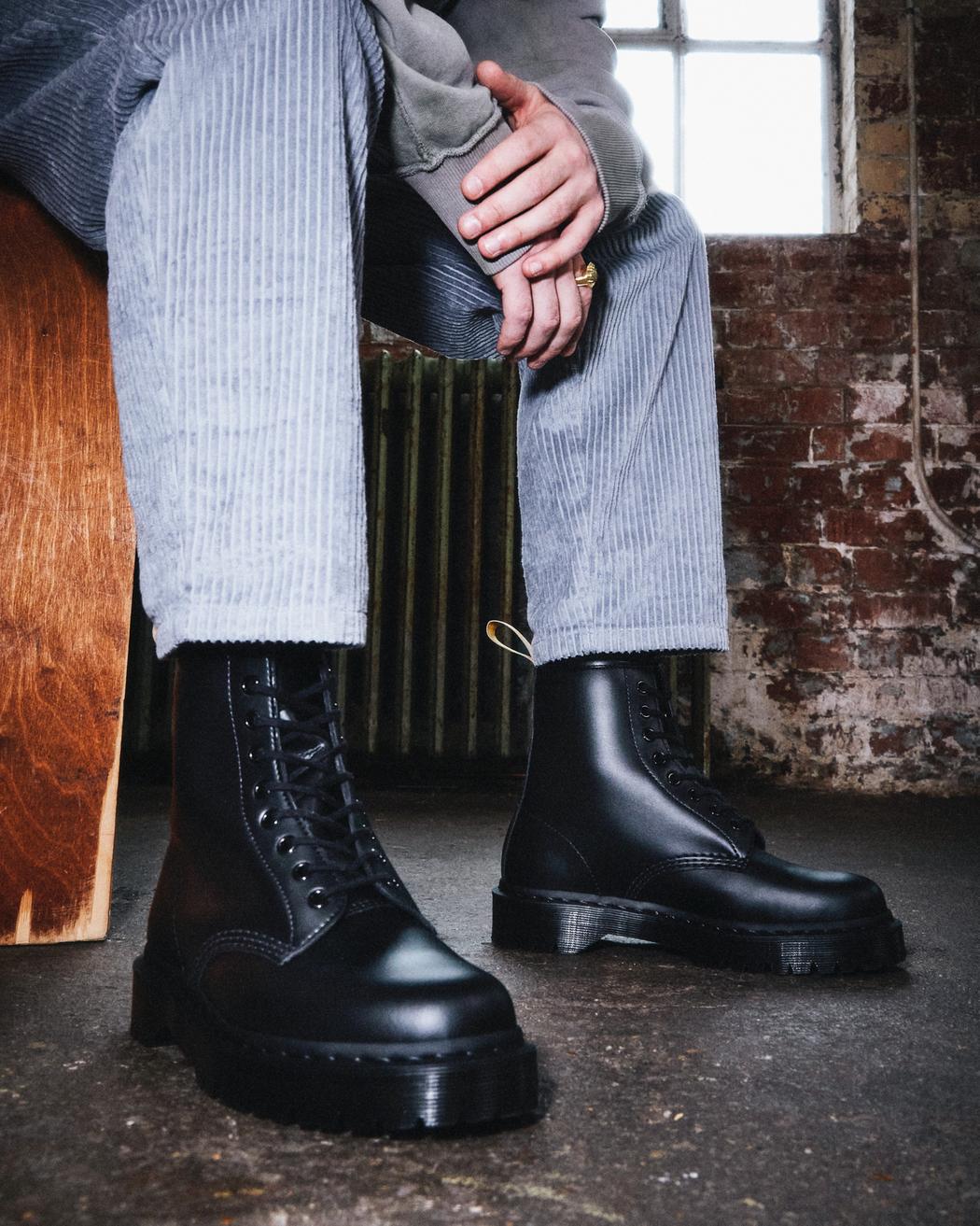 Dr martens 1460 smooth mono black on sale