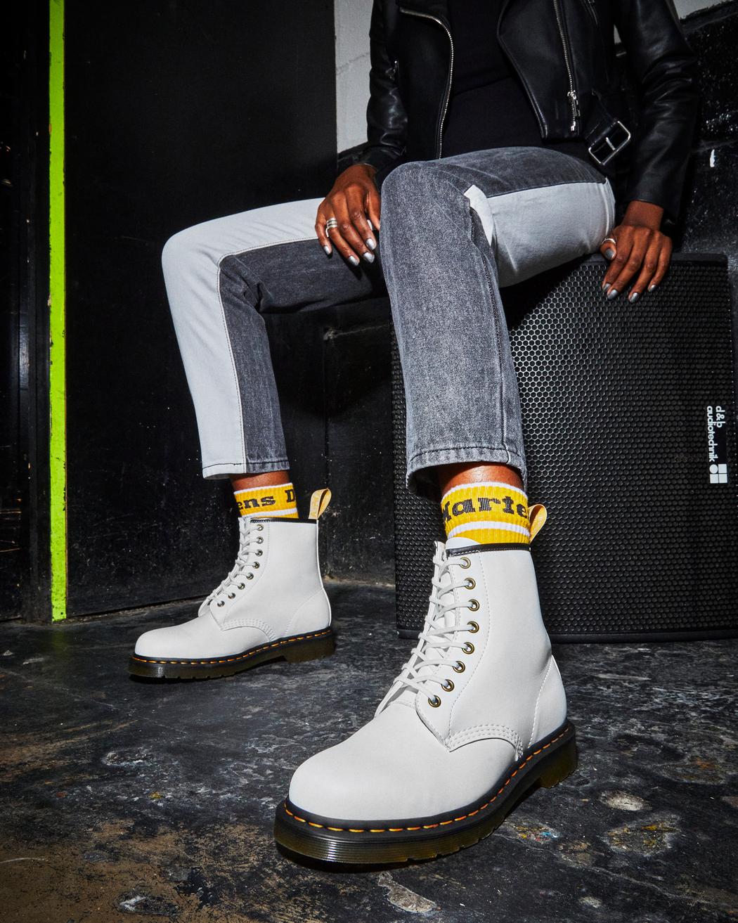 Mens white hot sale dr martens