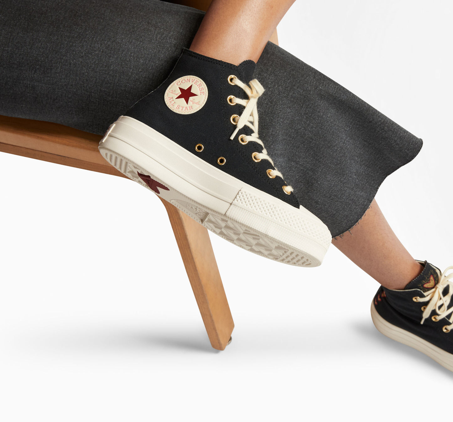 Converse Chuck Taylor All Star Lift Hi Hearts A05138C
